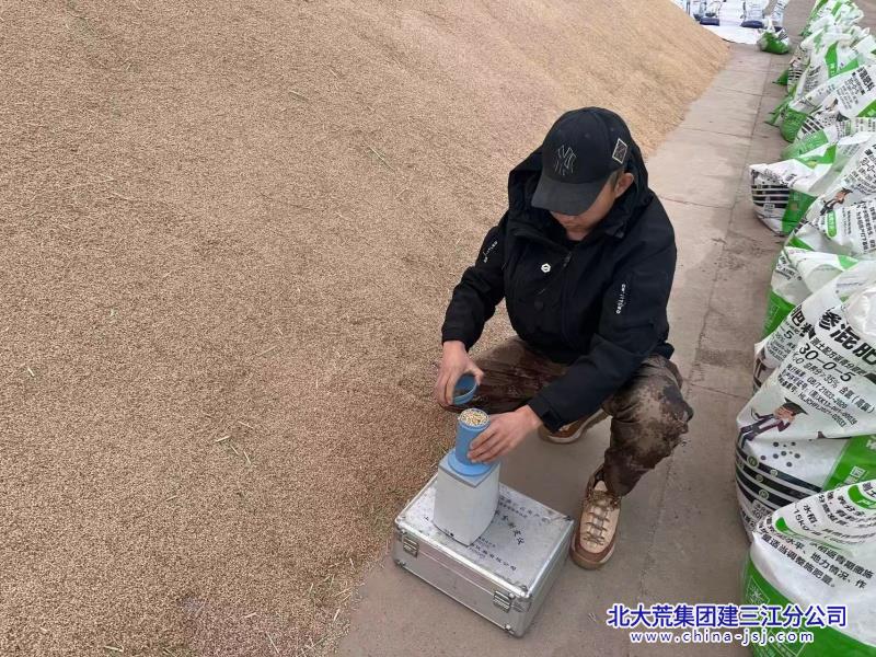 第二管理區(qū)測(cè)水_副本.jpg 第二管理區(qū)測(cè)水_副本.jpg