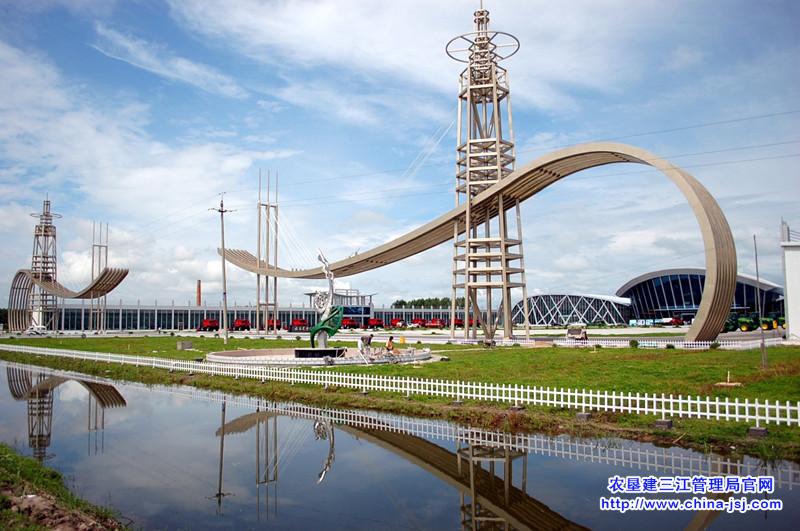 北大荒股份七星分公司精準(zhǔn)農(nóng)業(yè)農(nóng)機(jī)中心一角。李春霞 攝.JPG