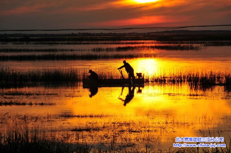 夕陽下的漁船-作者：攝影協(xié)會(huì)  時(shí)玉森.jpg